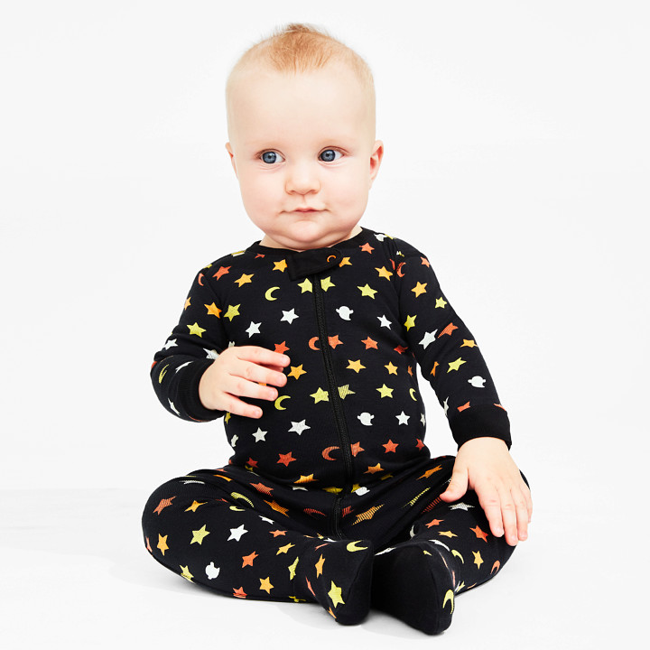 Organic zip footie in halloween print in halloween-black-stars